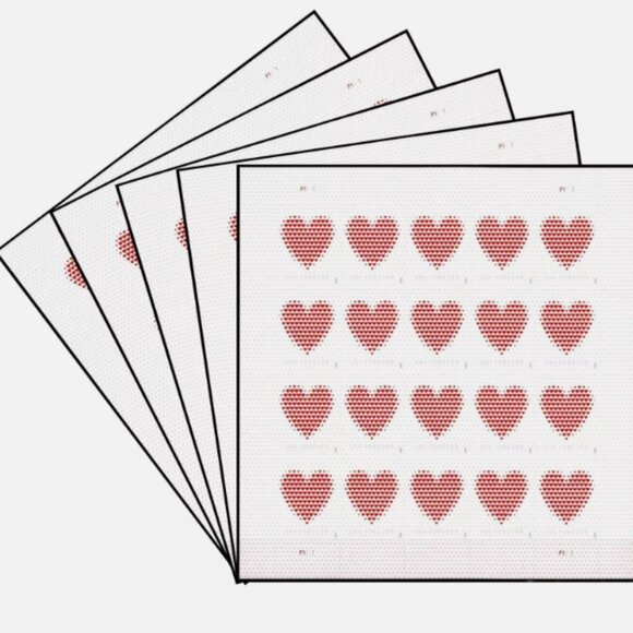 1000 USPS FIRST CLASS MADE OF HEARTS FOREVER STAMPS 2020 - Picture 1 of 2